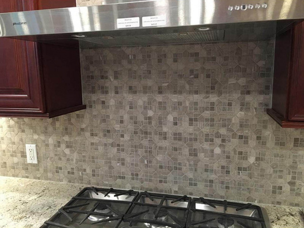 На фото Мозаика из мрамора S-LINE (Natural Mosaic)