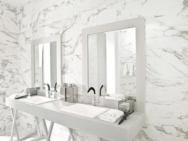 На фото Плитка CALACATA (Porcelanosa)