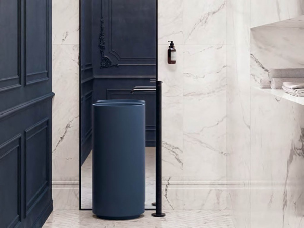 На фото Плитка REVESTA (Vallelunga Ceramica)