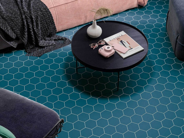 На фото Плитка BEE (DNA Tiles)