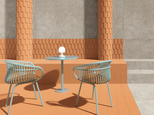 На фото Плитка AMA (APE Ceramica)