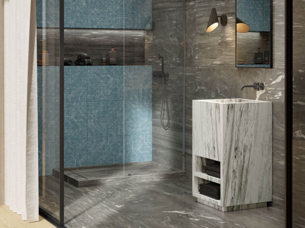 На фото Скайфолл