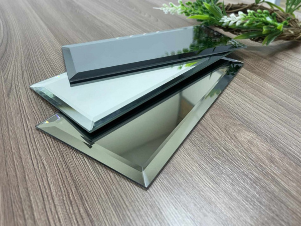 На фото Плитка ПРЯМОУГОЛЬНАЯ ЗЕРКАЛЬНАЯ ПЛИТКА С ФАЦЕТОМ (ДСТ)