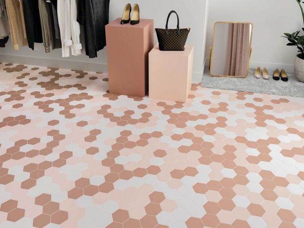 На фото Плитка BEE (DNA Tiles)