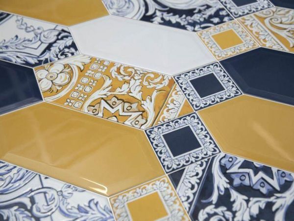 На фото Плитка АЛМАШ (Kerama Marazzi)