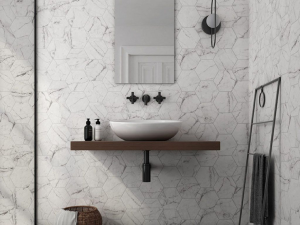 На фото Плитка CARRARA (Equipe Ceramicas)