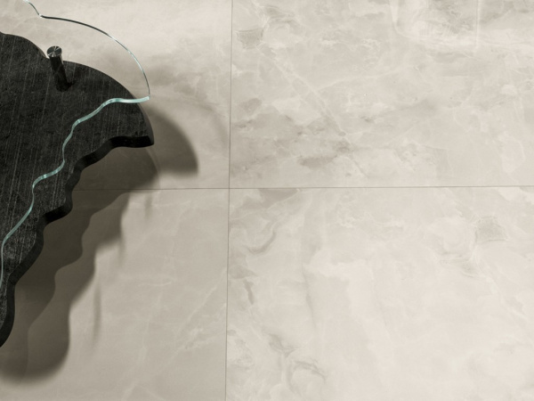 На фото Керамогранит EMOTE (Versace)