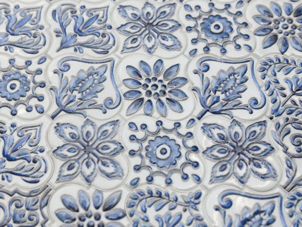 На фото Плитка АРАБЕСКИ МАЙОЛИКА (Kerama Marazzi)