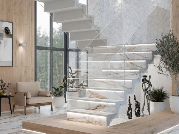 На фото Supreme