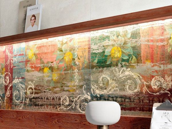 На фото Плитка PICTURA (Naxos Ceramica)