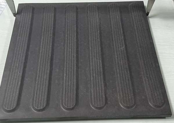 На изображениях ANL110 30x30x15 Тактильный рект. (Керамический гранит) линии_чёрный