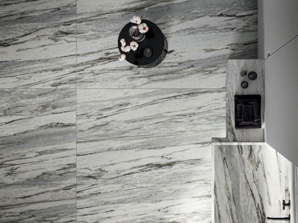 На фото Скайфолл