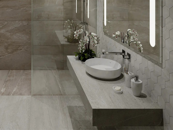 На фото Kailas