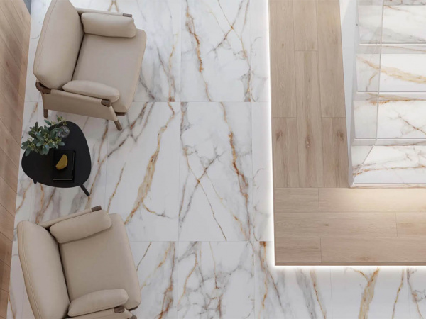 На фото Supreme