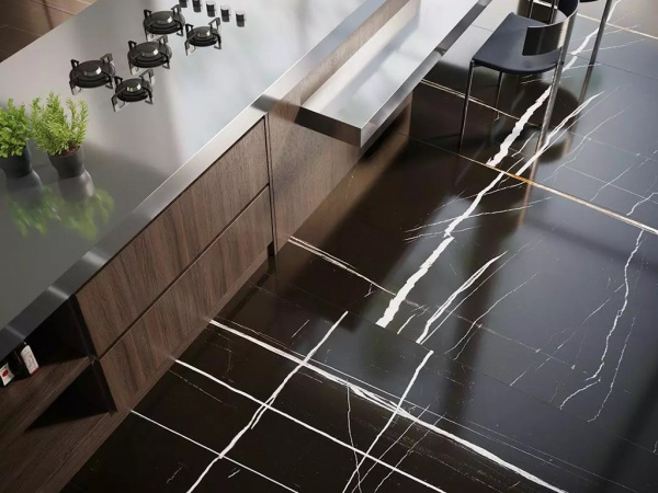 На фото Плитка СУПЕРМАКСИ: MARBLE САХАРА (Kerama Marazzi)