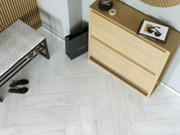 На фото Плитка ASHTON (Alma Ceramica)