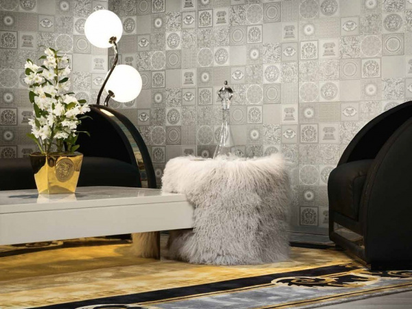 На фото Плитка GOLD (Versace)