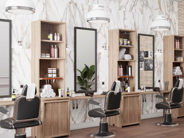 На фото Supreme