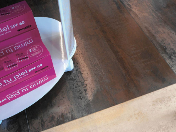 На фото Керамогранит CORTEN (TAU Ceramica)