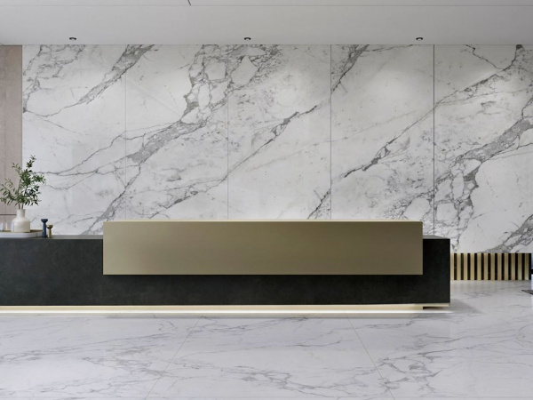 На фото Плитка STATUARIO (Moreroom)