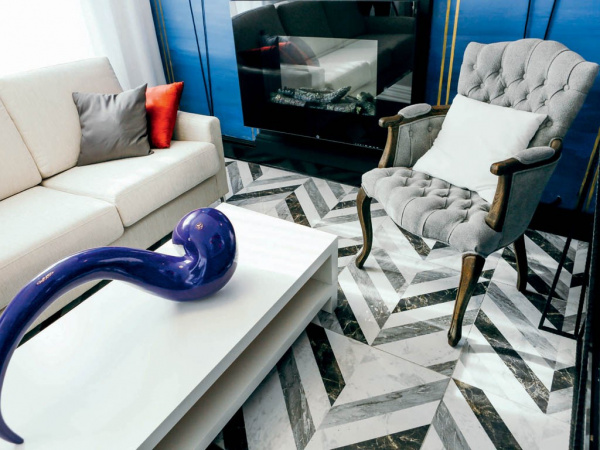 На фото CHAMBORD (Estima)