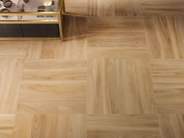 На фото Мезон