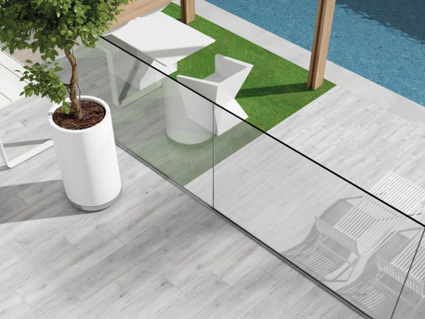 На фото FOREVER (TAU Ceramica) керамогранит напольный