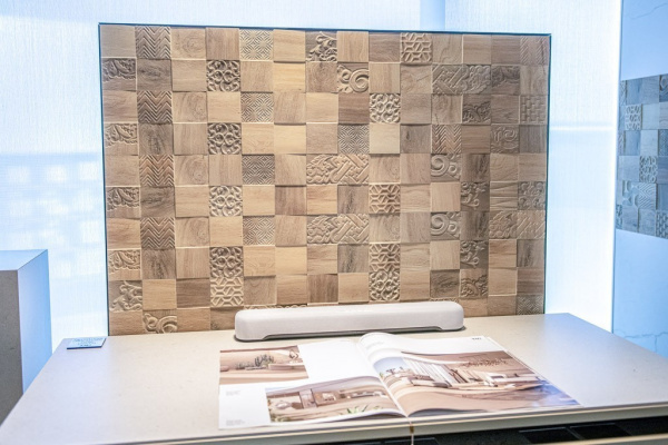 На фото Плитка BOHARS (TAU Ceramica)
