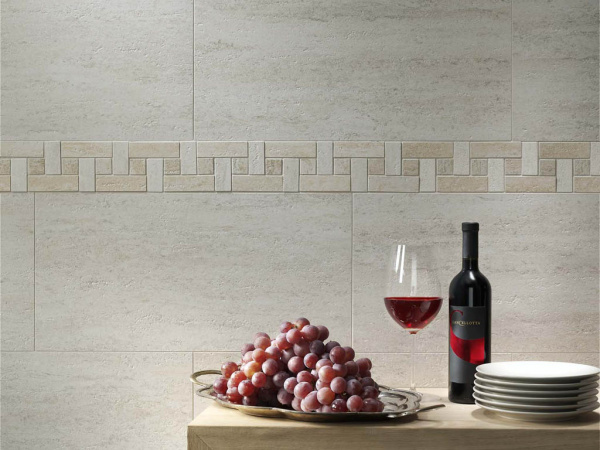 На фото JAZZ (Estima)