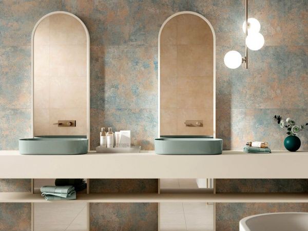 На фото Плитка PICTURA (Naxos Ceramica)