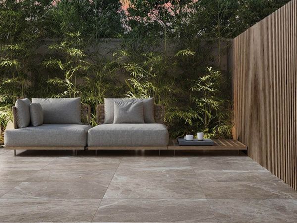 На фото Плитка MARMOSTONE (Vitra)