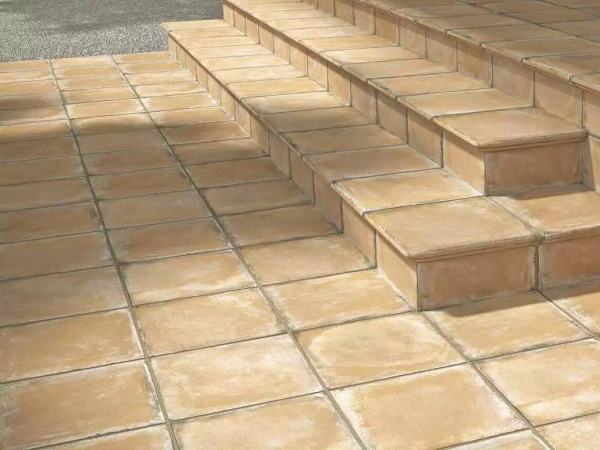 На фото Ступени и клинкер ALHAMAR (Exagres)