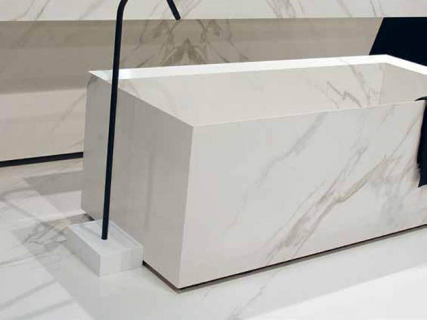 На фото Плитка CALACATTA / I MARMI (AVA Ceramica)