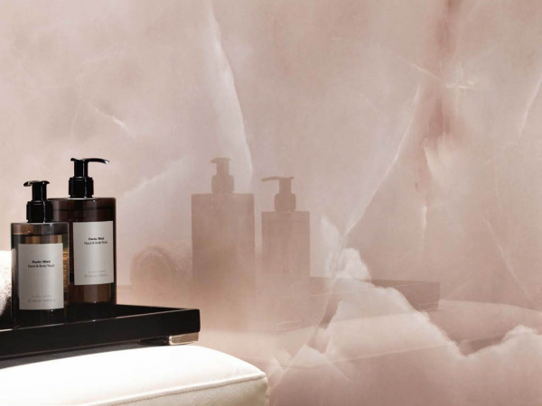 На фото Плитка MARVEL ONYX (Atlas Concorde Италия)