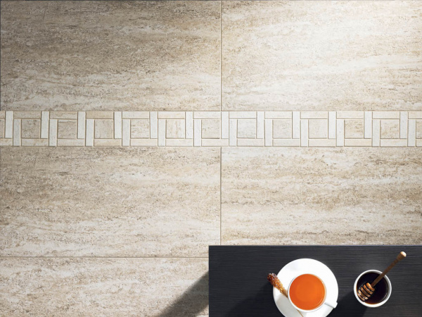 На фото JAZZ (Estima)