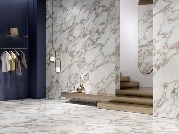 На фото Плитка CARTIER