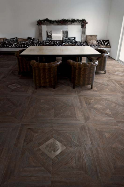 На фото Плитка RINASCIMENTO (Roberto Cavalli)