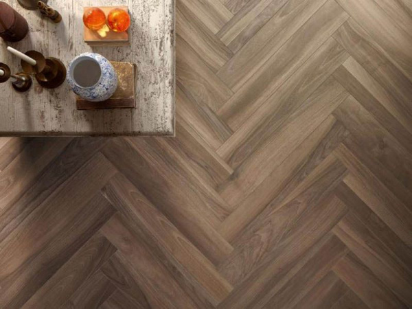 На фото Мезон