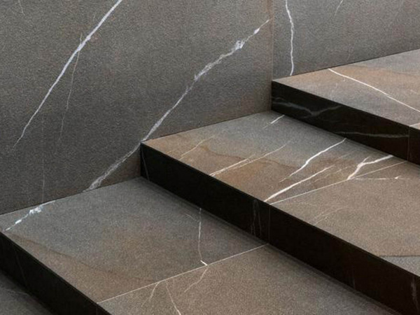 На фото Плитка IN-SIDE (Laminam)