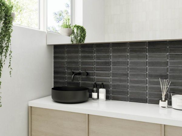 На фото Плитка FREEHAND (WOW)