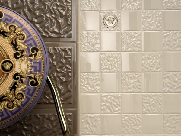 На фото Плитка GOLD (Versace)